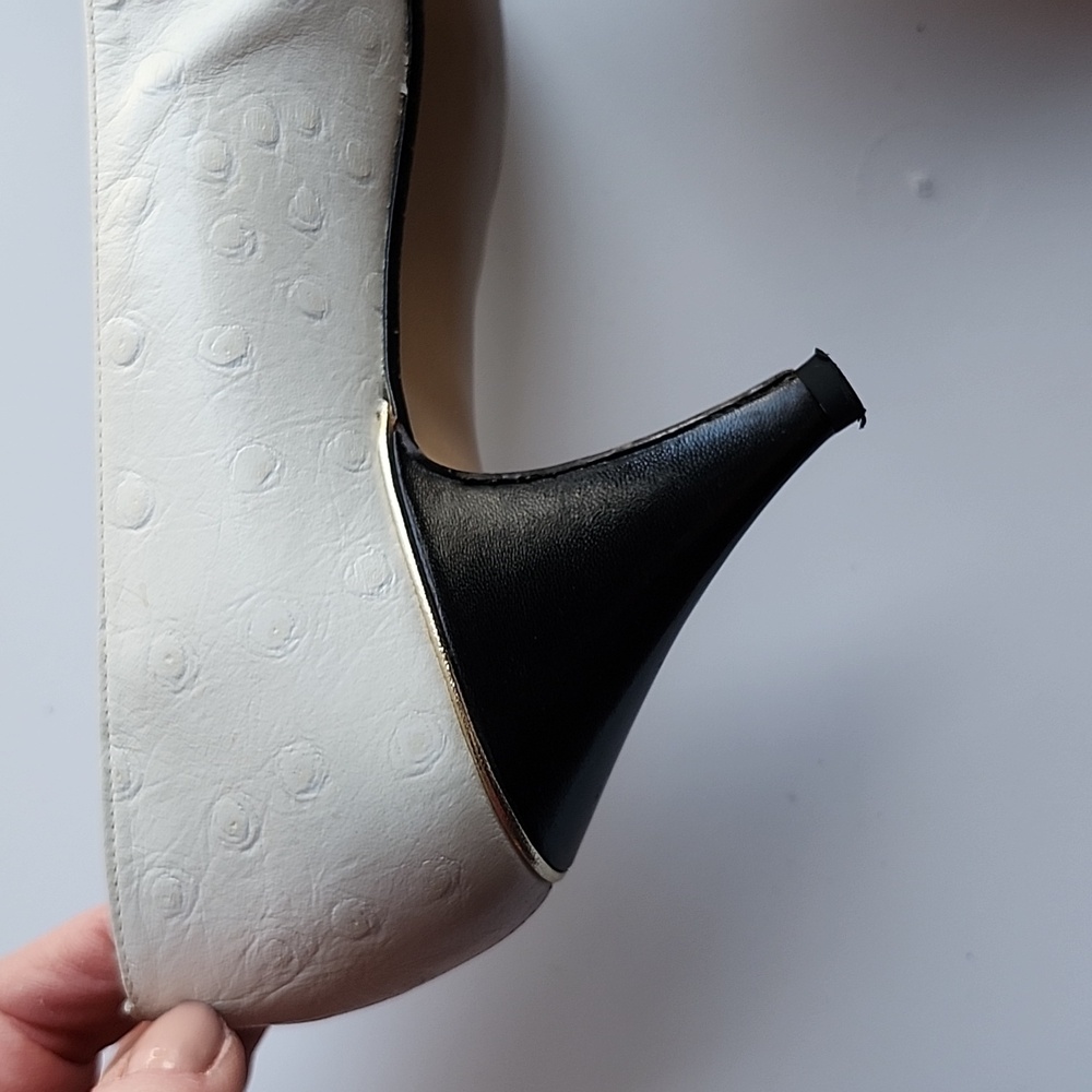 Oleg Cassini ostrich pumps - Picture 4 of 4